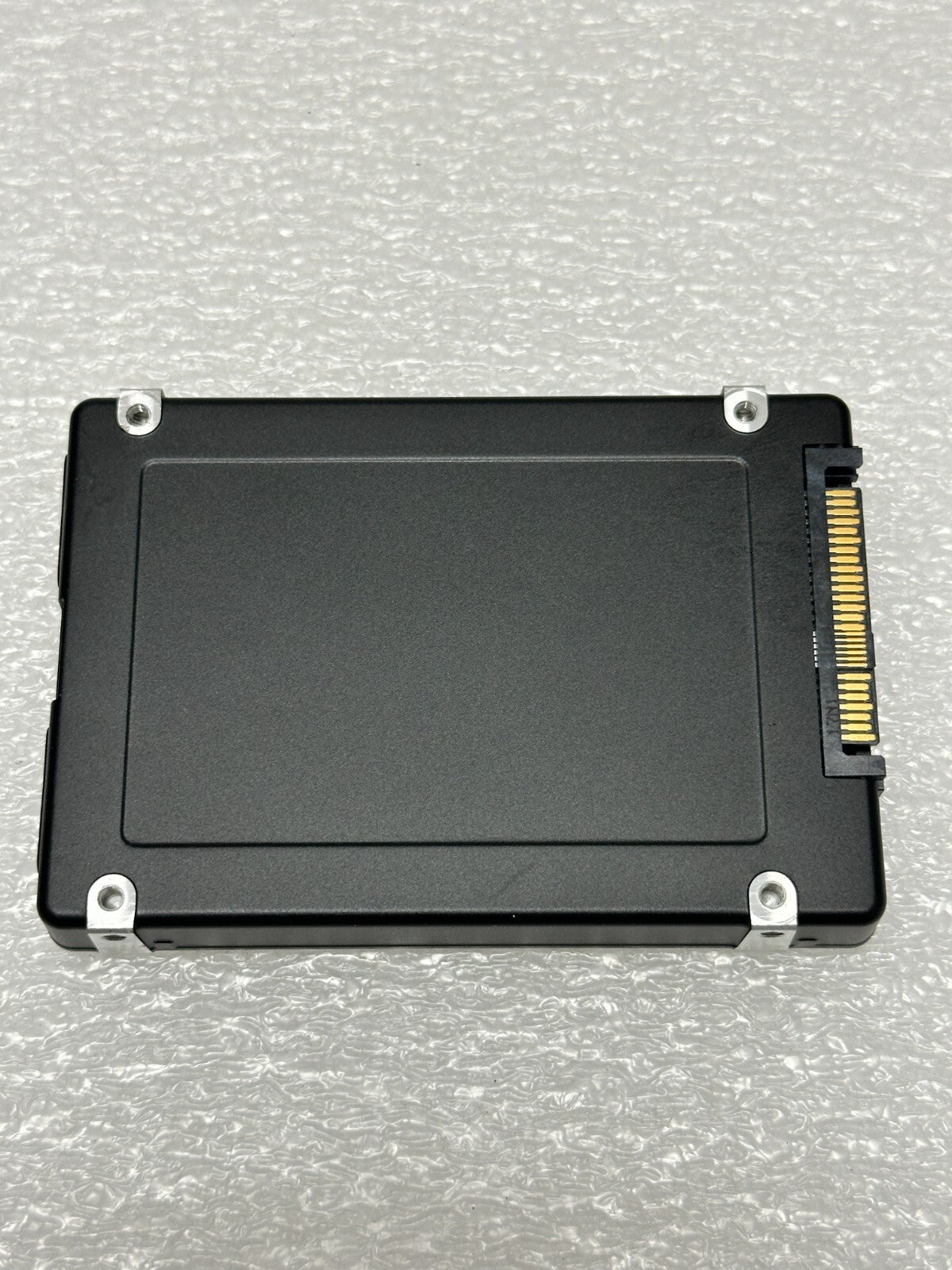Samsung PM1733 MZWLR1T9HBJR-00007 2.5" 1.92TB PCIe 4.0 x4 NVMe SSD MZ-WLR1T90
