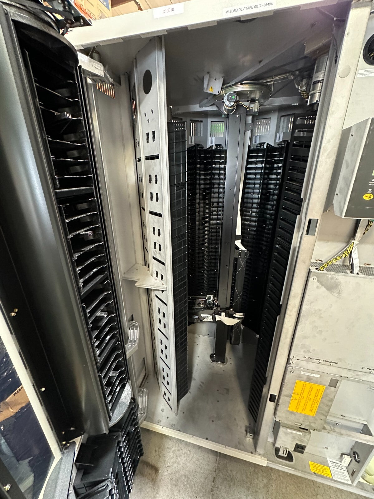 StorageTek Sun StorEdge™ L700 Tape Library
